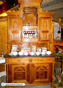 Antikes Buffet Jugendstil um 1890/1900, Nussbaum aufwendig verarbeitet 